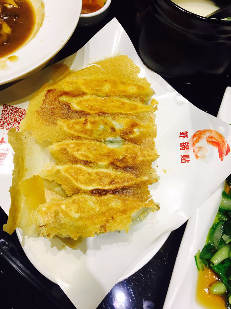 阿莊蝦鍋貼,每只蝦都有3只蝦尾,任性