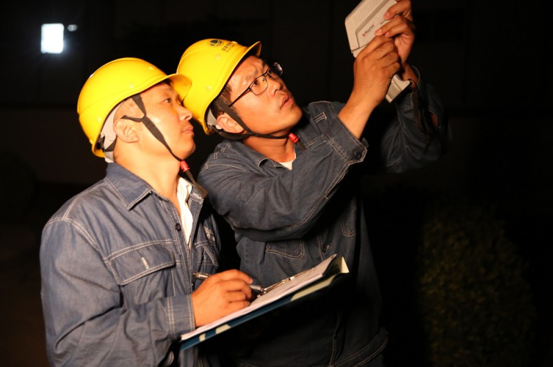 趙東明、王民業進行站內夜巡