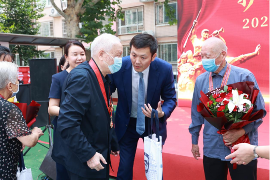 喜迎二十大  走進老英雄--河南銀保監(jiān)局指導開展“護航老兵 幸福晚年2022年金融聯(lián)合教育宣傳活動”532