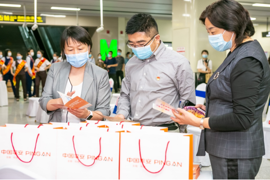 豫你同行 溫暖金秋——平安人壽金融知識普及專區正式上線河南金融地鐵專列556