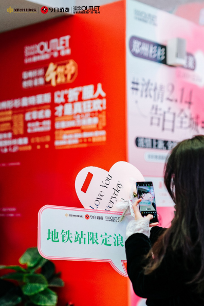 杉杉奧萊限時(shí)花店火了!2023朵玫瑰告白全城2(1)285