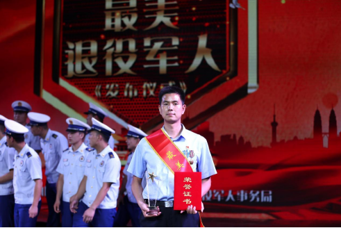 10.26堅(jiān)守“金融為民”初心,看小人物的大擔(dān)當(dāng)丨中原銀行人在行動(dòng)系列報(bào)道②(1)_134800740_1351663031697