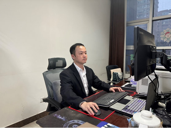 11.2.金融為民暖人心，在平凡中成就不凡丨中原銀行感動中原先進人物系列報道1818
