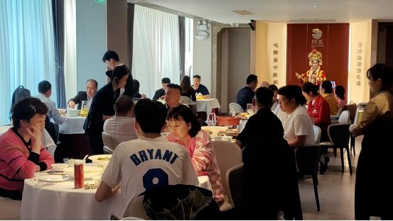 (配圖)尋根拜祖后,他們來阿五品新豫菜解鄉愁362