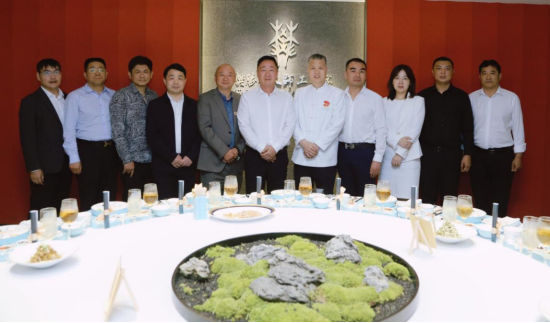 (配圖)尋根拜祖后,他們來阿五品新豫菜解鄉愁526