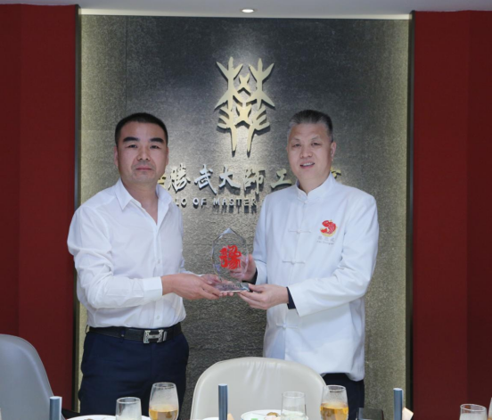 (配圖)尋根拜祖后,他們來阿五品新豫菜解鄉愁529