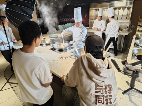 【配圖】“與輝同行”河南行，打卡阿五新豫菜(1)255