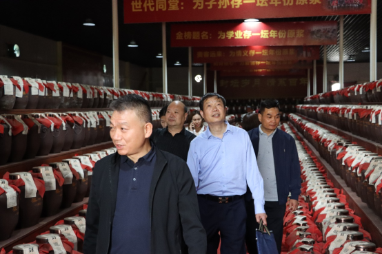 走進(jìn)蔡洪坊 探秘馥柔香——河南報(bào)業(yè)全媒體豫酒行走進(jìn)蔡洪坊酒業(yè)(4)905