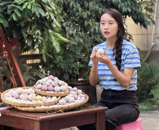 直播助農(nóng)涌現(xiàn)幾十種新職業(yè),成為帶動就業(yè)創(chuàng)業(yè)的重要載體1442