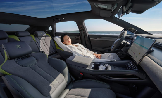 【新聞主稿】增配不加價！2025款宋L EV 18.98萬元起1330