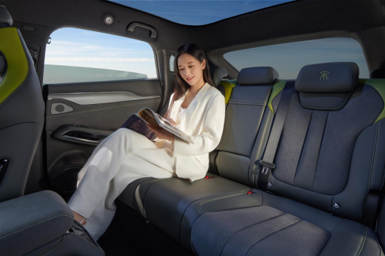 【新聞主稿】增配不加價！2025款宋L EV 18.98萬元起1771