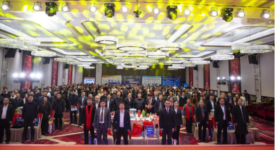 共聚數(shù)智 同興未來 2025數(shù)智共同體發(fā)展大會暨河南省數(shù)字經(jīng)濟產(chǎn)業(yè)協(xié)會新春年會在鄭州舉行185