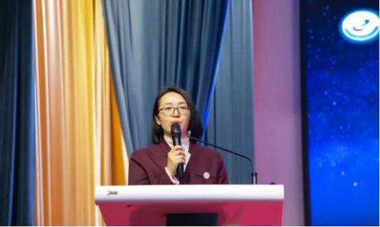 共聚數(shù)智 同興未來 2025數(shù)智共同體發(fā)展大會暨河南省數(shù)字經(jīng)濟產(chǎn)業(yè)協(xié)會新春年會在鄭州舉行2087