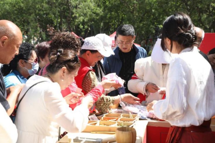 【配圖版洛陽站】洛陽禮潮|伊利X同仁堂攜手大張實業完成一場千年的健康接力(1)(2)971