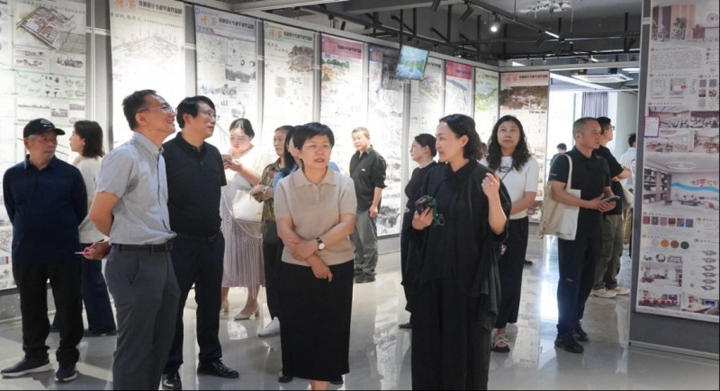 1_河南工程學院藝術設計學院畢業(yè)設計展182