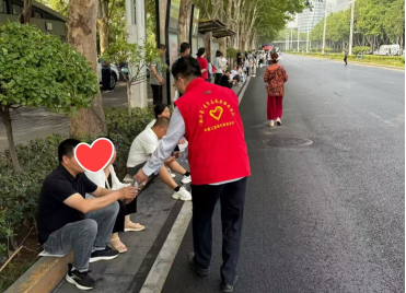 工行河南省分行暖心服務高考 托舉莘莘學子夢想之光-定稿(1)170